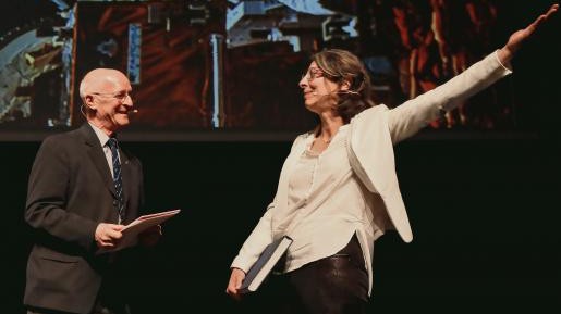 Martine Harmel, Space Center's secretary, paying a warm tribute to Claude Nicollier © Alain Herzog