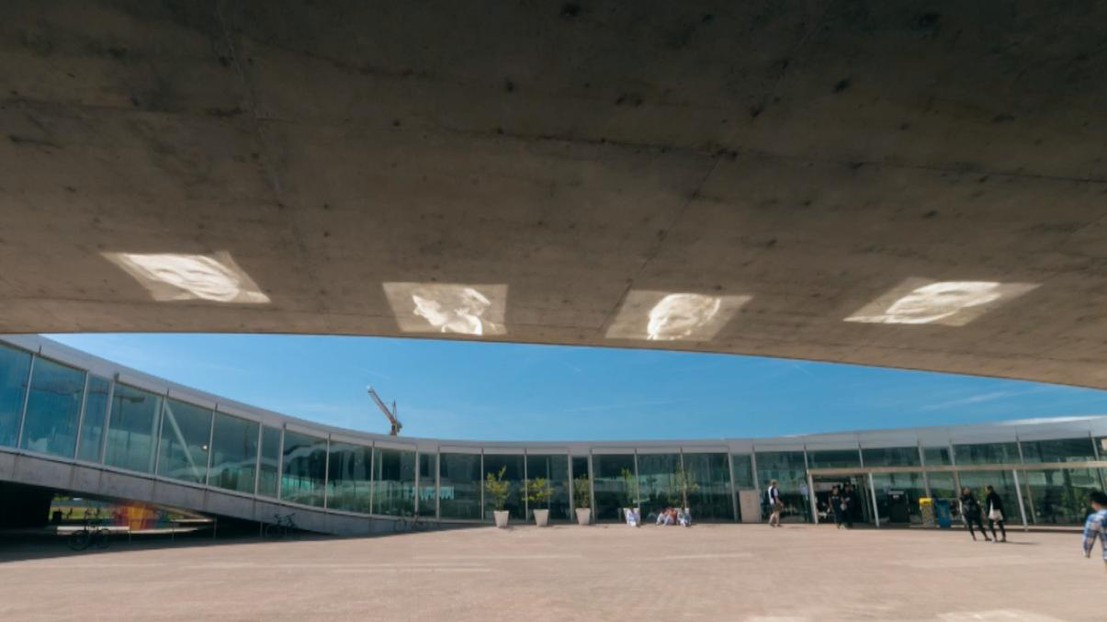 Science Shapes Light to Create a Work of Art EPFL