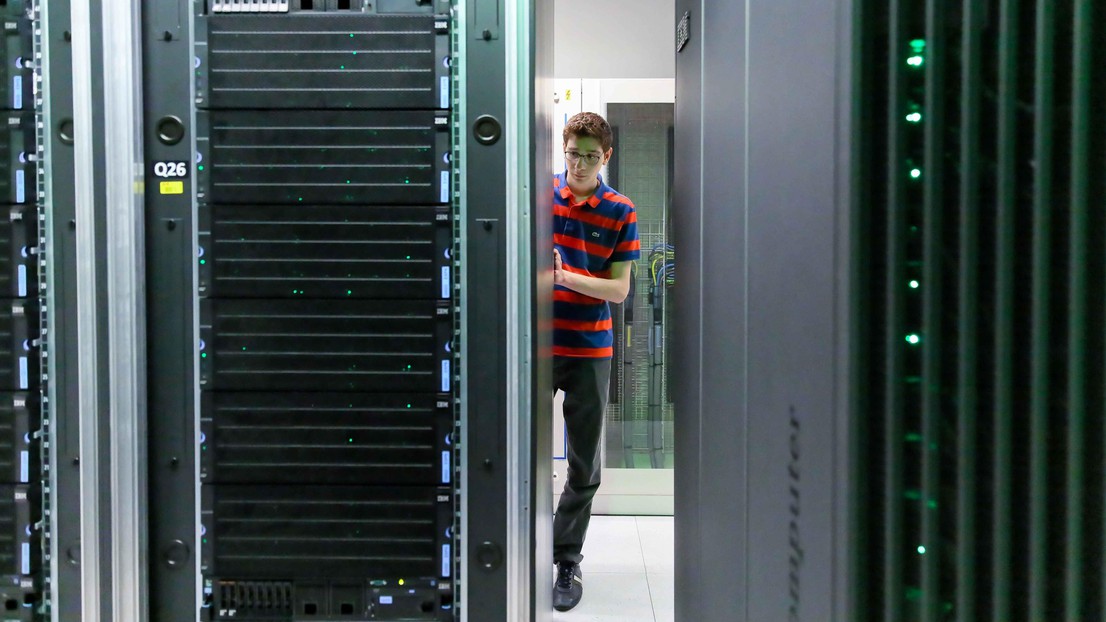 Karim Ziadé, étudiant en électricité a évalué le potentiel de chauffe des centres de données. © 2016 Alain Herzog/EPFL