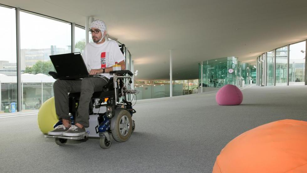 Une machine dirigée par la pensée au Rolex Learning Center