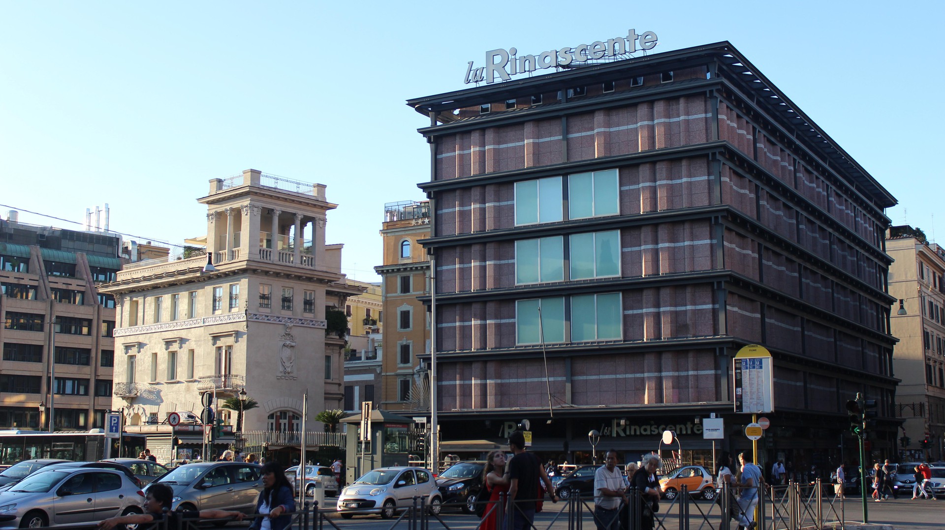 Immeuble commercial La Rinascente, Rome. Franco Albini, Franca Helg architectes,1957-1962. © Agalle