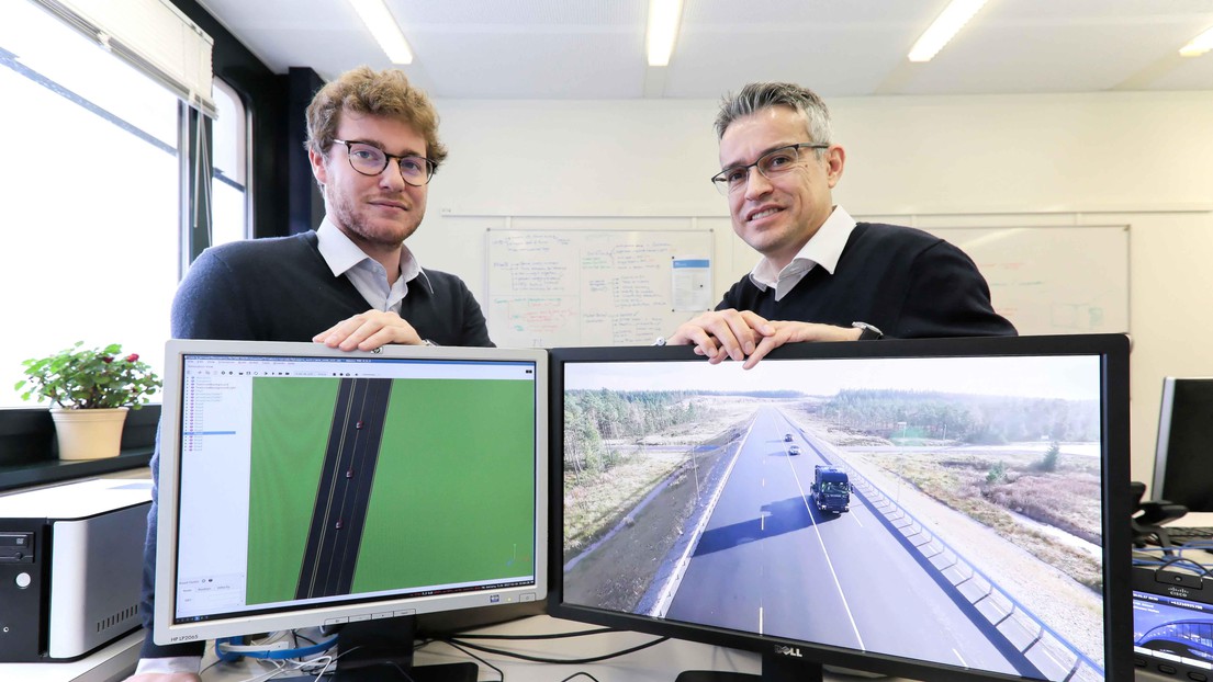 Guillaume Jornod et le prof. Alcherio Martinoli. © Alain Herzog/EPFL