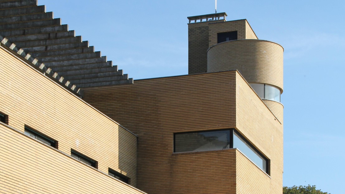 La restauration d'édifices du XXe siècle retour d'expérience EPFL