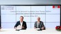 Ernesto Bertarelli (g.) et Martin Vetterli signent l'accord de donation. © Alain Herzog / EPFL 2017