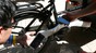 Les vélos-cargo en libre service se déverrouillent avec un smartphone. © 2017 EPFL