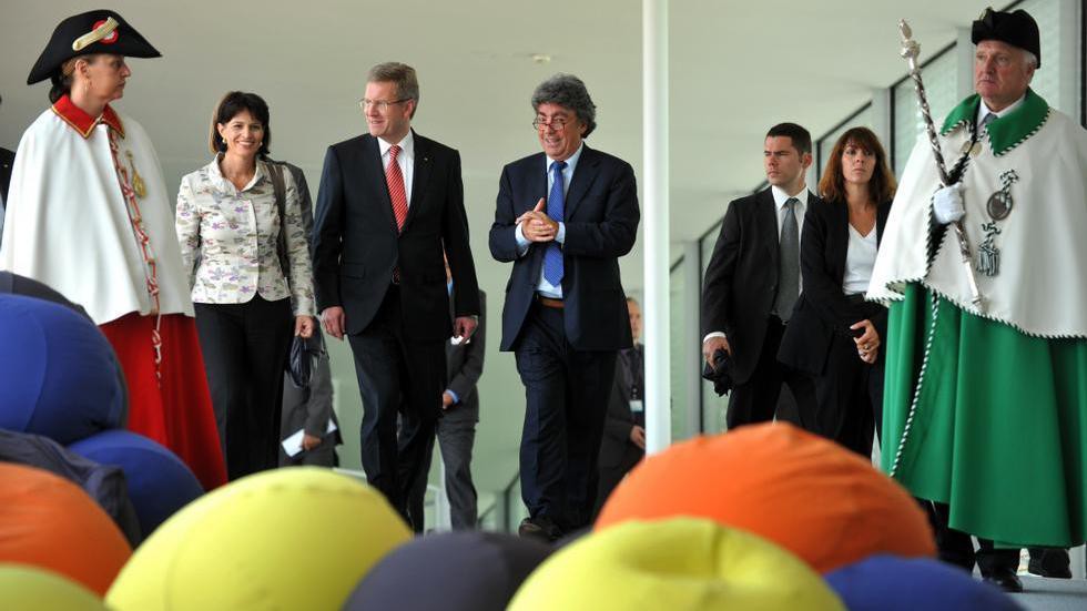 Doris Leuthard, Christian Wulff and Patrick Aebischer at the Rolex learning center © Sébastien Féval EPFL 