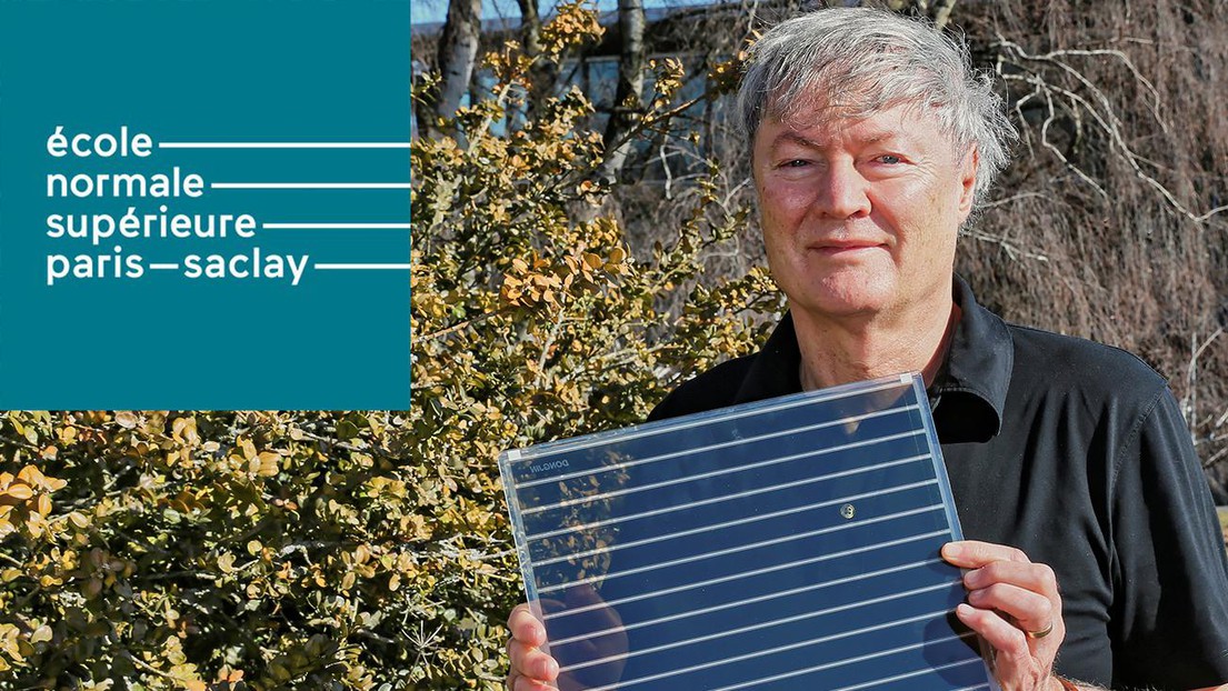 Professor Michael Grätzel holding a dye-sensitized solar cell (credit: Alain Herzog)