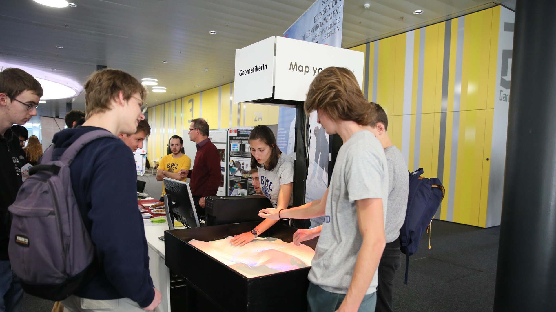 EPFL's Information Days: Would-be students learn about different degree programs. © A.Herzog/EPFL