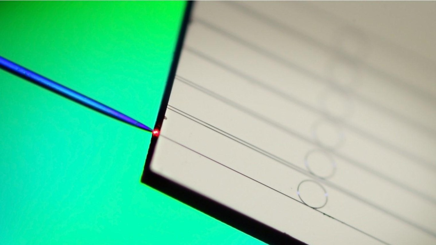 Optical distance measurement at recordhigh speed EPFL