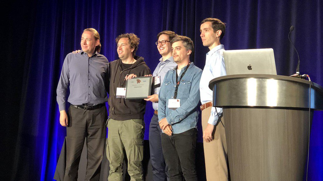 L'équipe IC remporte le Distinguished Paper Award au Symposium IEEE EPFL