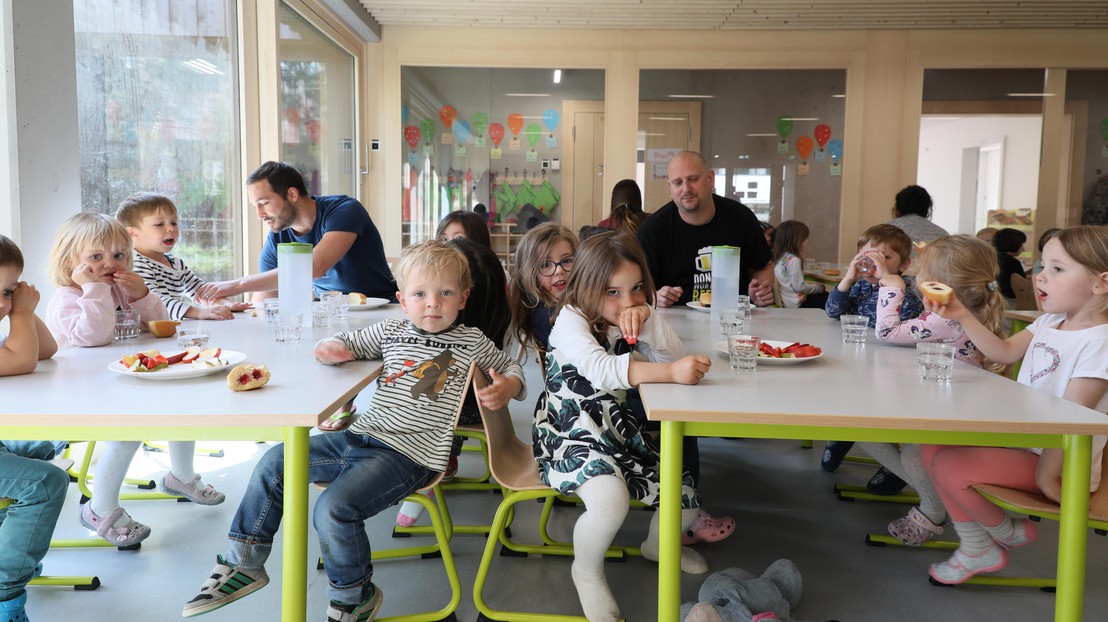 C'est l'heure du goûter pour les enfants du Polychinelle. © Alain Herzog EPFL