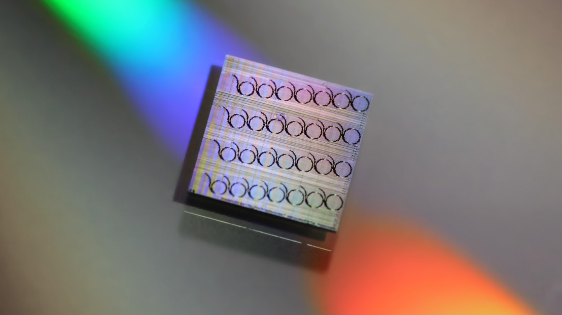 A microphotonic chip with built-on silicon-nitride integrated waveguides and ring microresonators (credit: Erwan Lucas/EPFL)