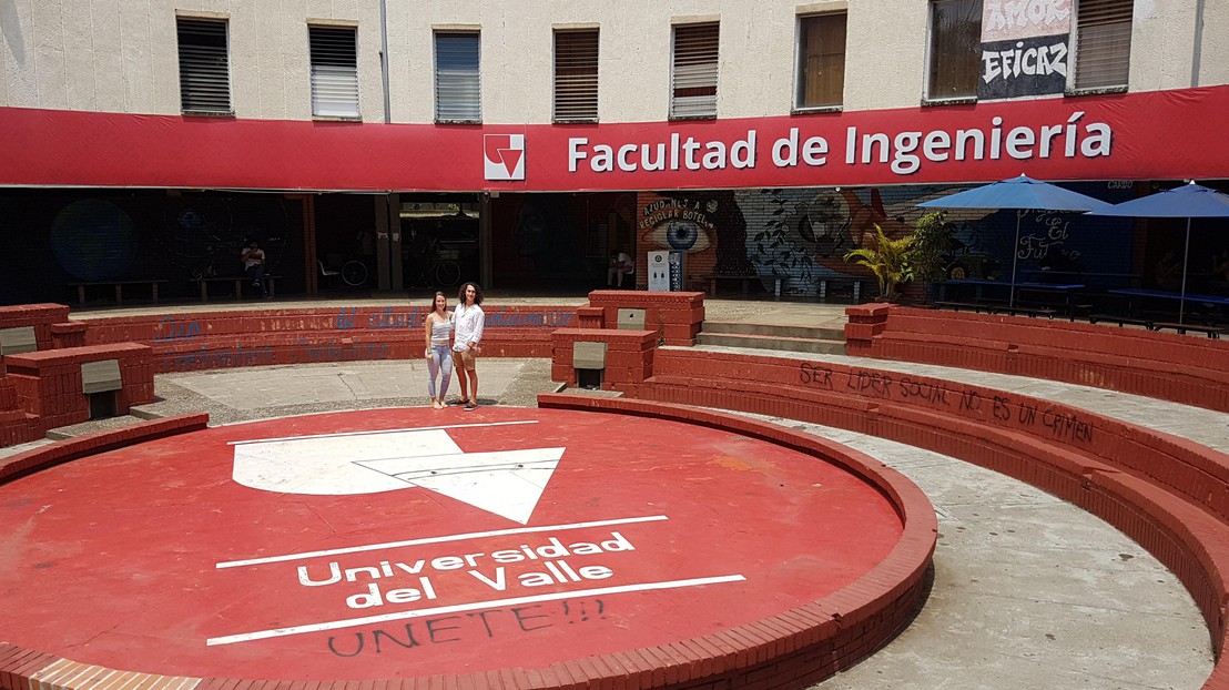 Marisa Boller et Jean-André Davy--Guidicelli sur le campus de la ville de Cali. © EPFL