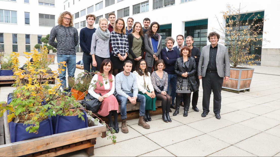 LaSUR's team and its director Vincent Kaufmann (on the right). © Murielle Gerber/EPFL