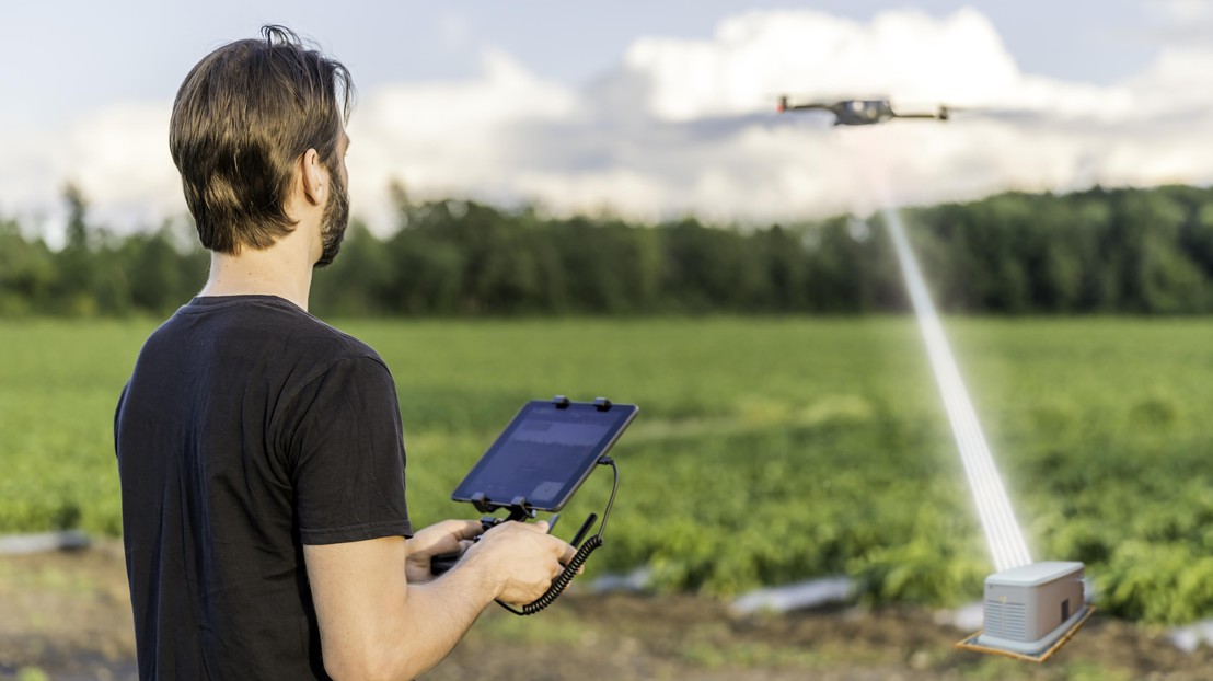 Un système de laser pourrait permettre de recharger des drones en vol grâce à un diamant industriel© 2018 Jamani Caillet