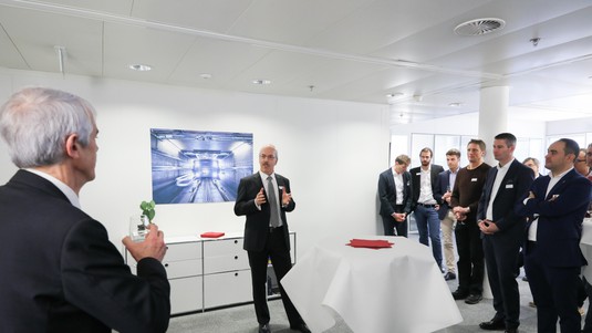Inauguration of Schindler Lab: M.Vetterli and Karl-Heinz Bauer CTO Schindler © 2018 EPFL