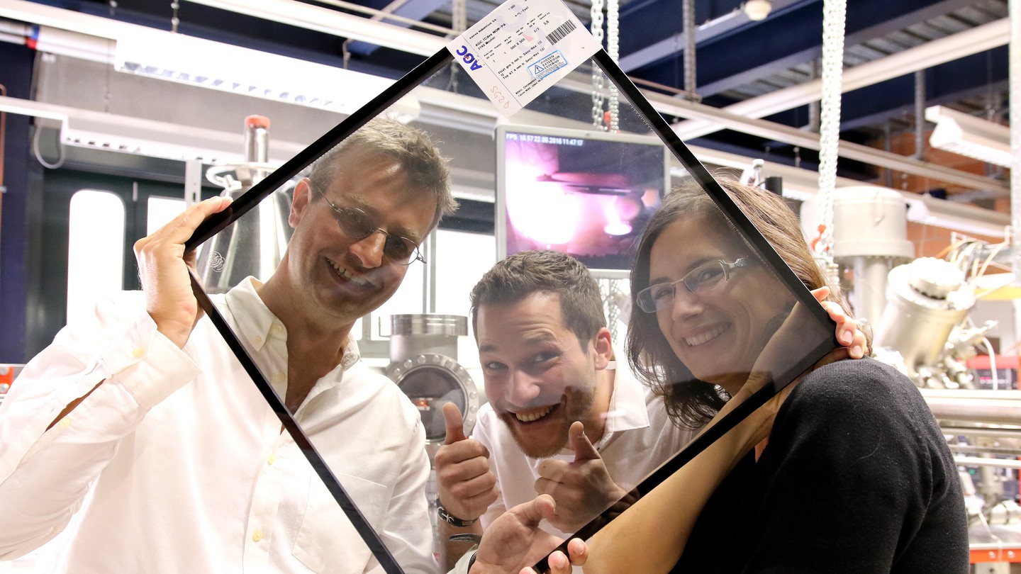 A. Schüler, L. Burnier and O. Bouvard from LESO-PB with their award-winning glazing. © V. Moreillon