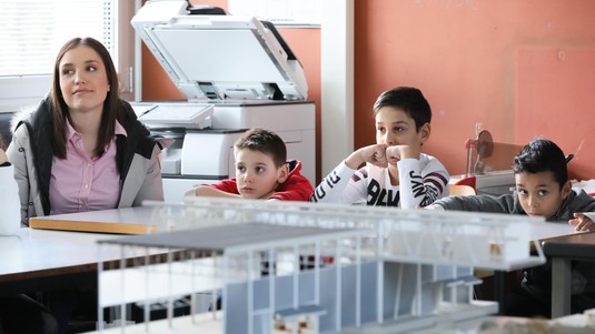 Vjosa Berisha and three of her pupils. © 2019 EPFL