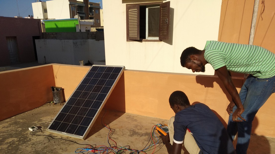 Module under test in Senegal © N. Wyrsch /EPFL 2019