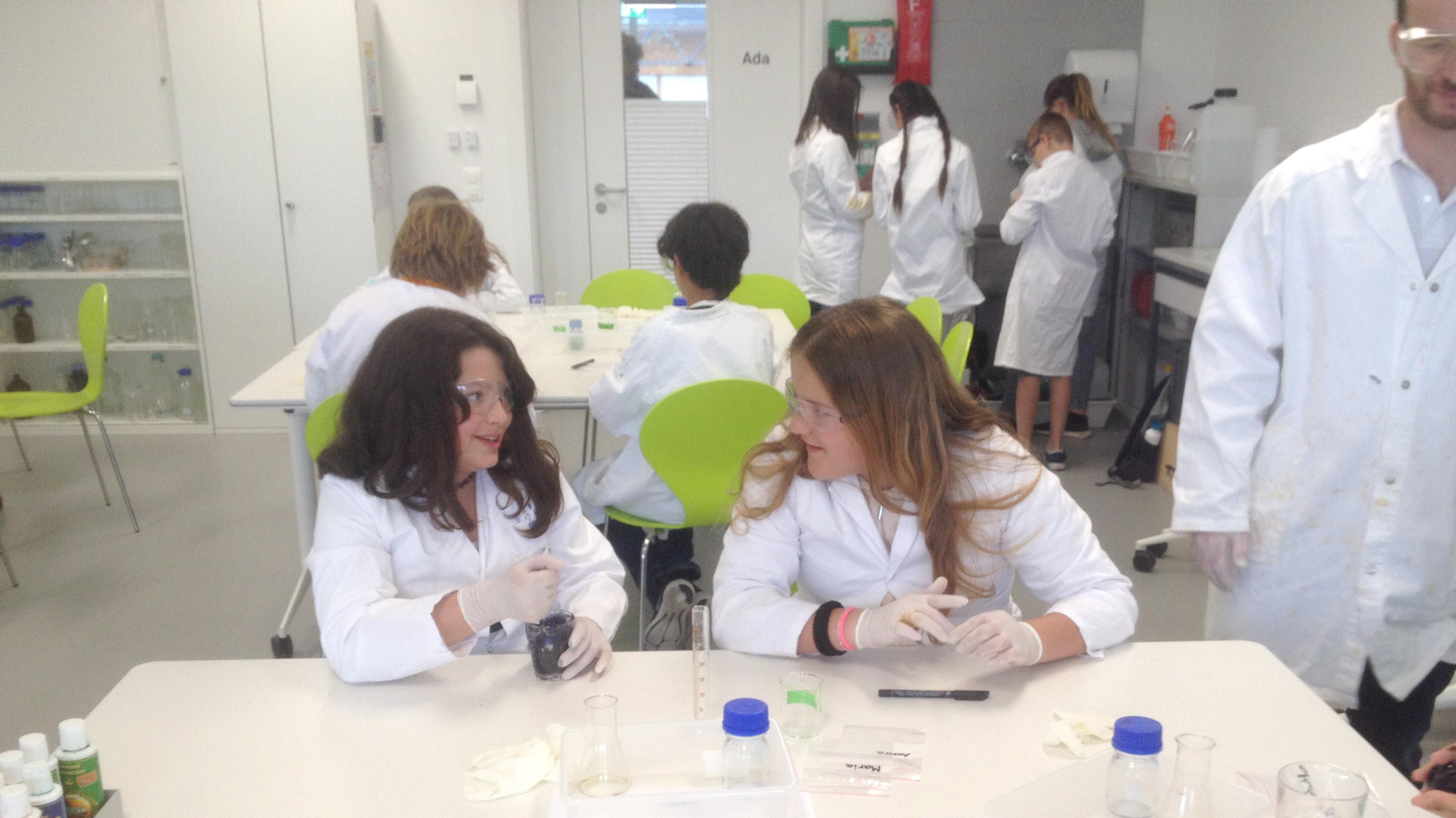 Atelier de chimie et échange linguistique © SPS 2019 EPFL