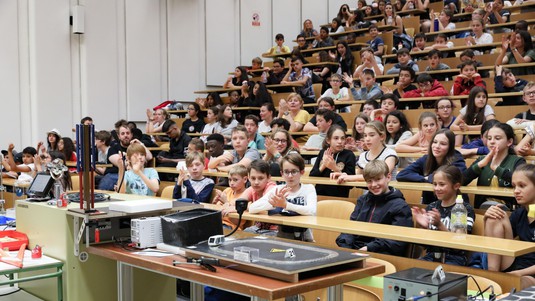 Journée des classes - En direct avec le Prof. Einstein, Section PHYSIQUE © A. Herzog 2019 EPFL