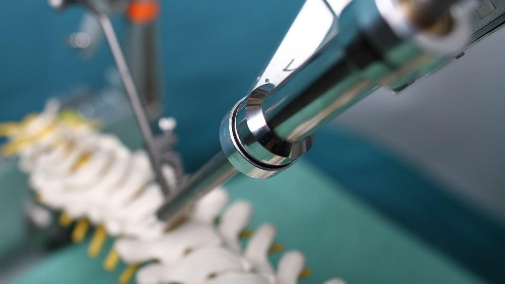 Within 0.5 Millimeter for Spinal Column Operations - EPFL