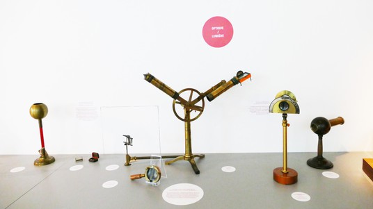Antique scientific instruments on display © 2019 EPFL