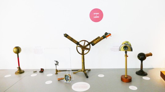 Antique scientific instruments on display © 2019 EPFL