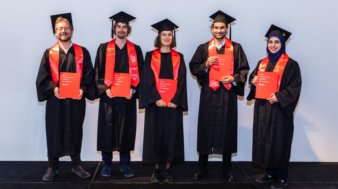 New graduates Mathieu Clavel, Raphaël Barman, Albane Descombes, Hakim Invernizzi & Maryam Zakani © 2019 Jamani Caillet