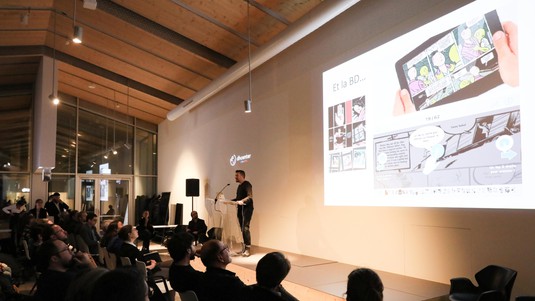 Raphaël Baroni presents "Reconfiguring comics in the digital age" © Alain Herzog