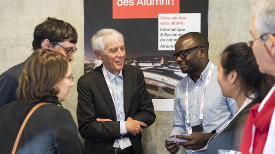 Des alumni avec le président de l'EPFL, Martin Vetterli (au centre) © 2019 Shawnee Photography