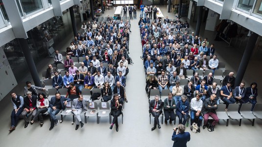 Rüdiger Urbanke welcomes the alumni © 2019 Shawnee Photography