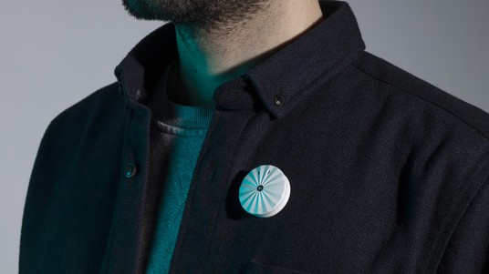 The prototype of the daylight sensor to wear on a pin. © HEAD-Baptiste Coulon