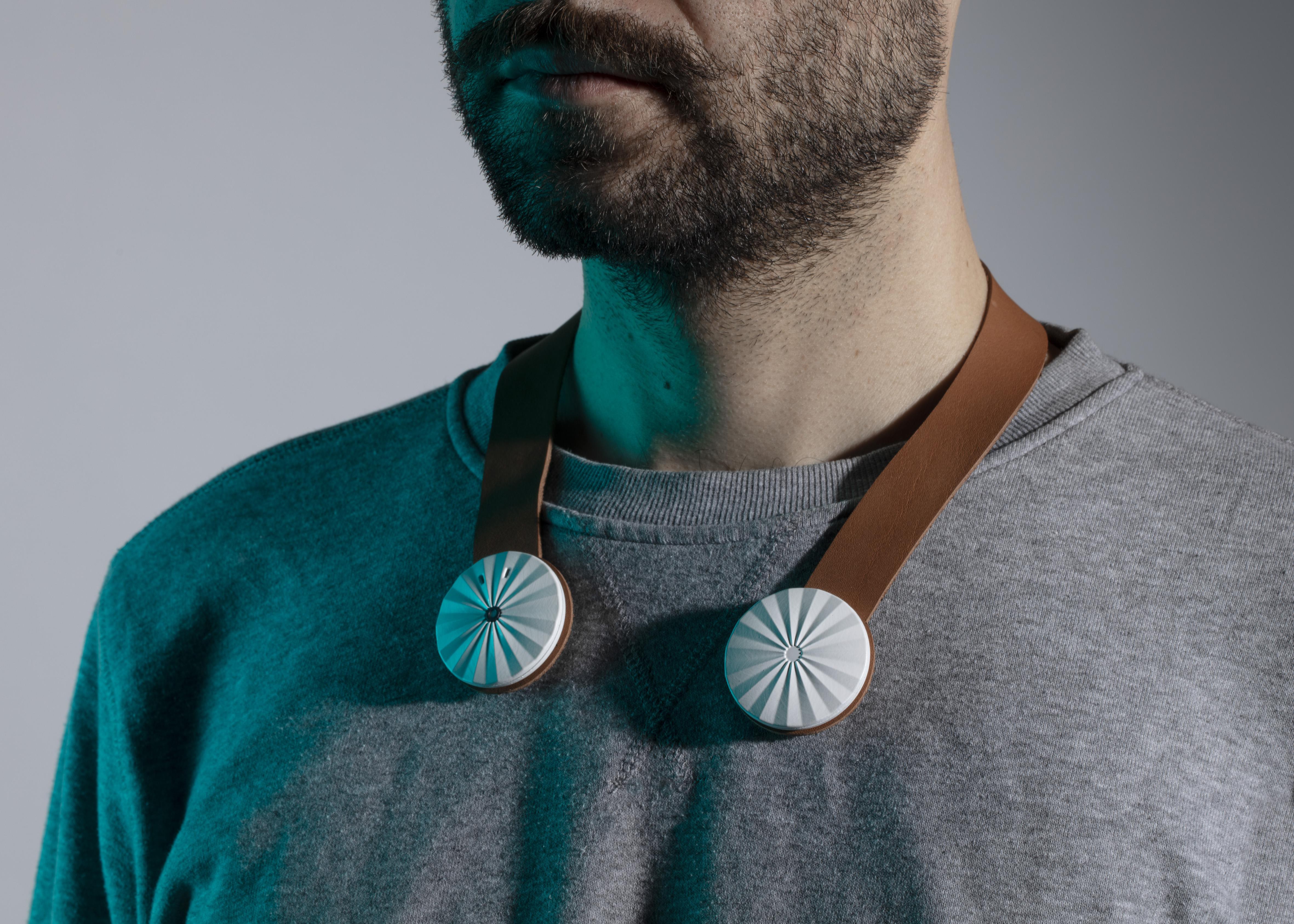 The prototype of the daylight sensor to wear on the shoulders. © HEAD-Baptiste Coulon