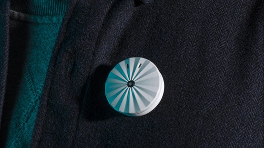 The prototype of the daylight sensor to wear on a pin. © HEAD-Baptiste Coulon