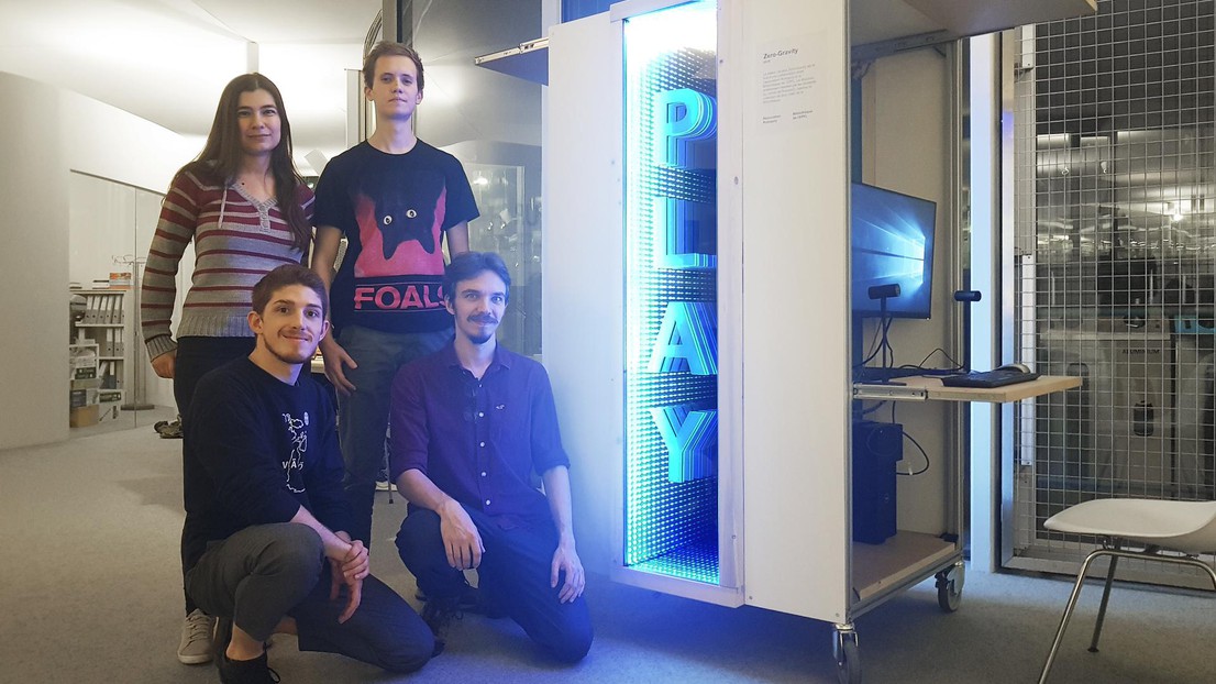 Besian Caglar, Julien Mollard, Marc Tognola et Taavet Kangur, les étudiants du comité de l'association Robopoly qui ont participé au projet, CC-BY-NC-SA EPFL Library