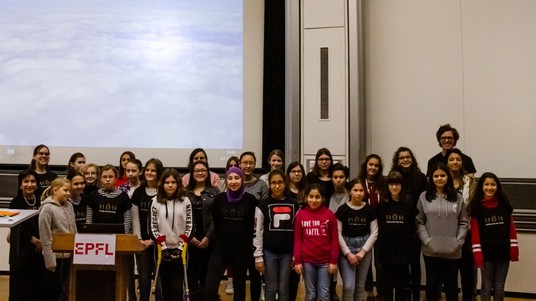 Les enfants du Coding Club des filles - © 2019 EPFL SPS
