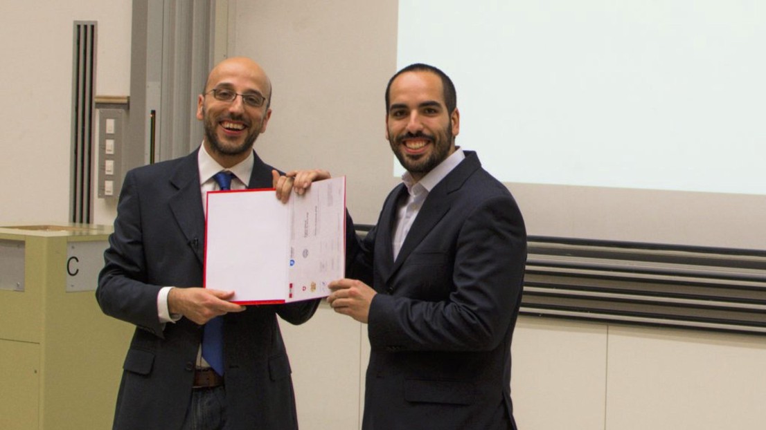 Rogério Jorge (droite) recevant son diplôme de doctorat de Paolo Ricci