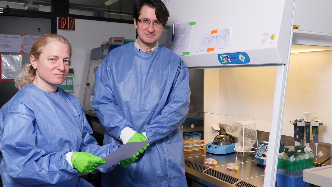 Tamar Kohn, professeure associée, et Athanasios Nenes, professeur ordinaire. © Alain Herzog / EPFL 2020