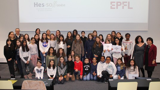 Genève, remise des attestations, cours Internet & Code pour les filles © 2020 EPFL SPS