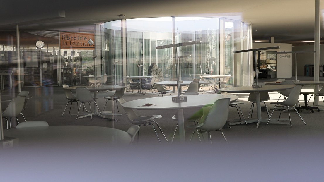 Prisé pour les révisions, le Rolex Learning Center restera vide ce printemps. © EPFL / Alain Herzog 2020