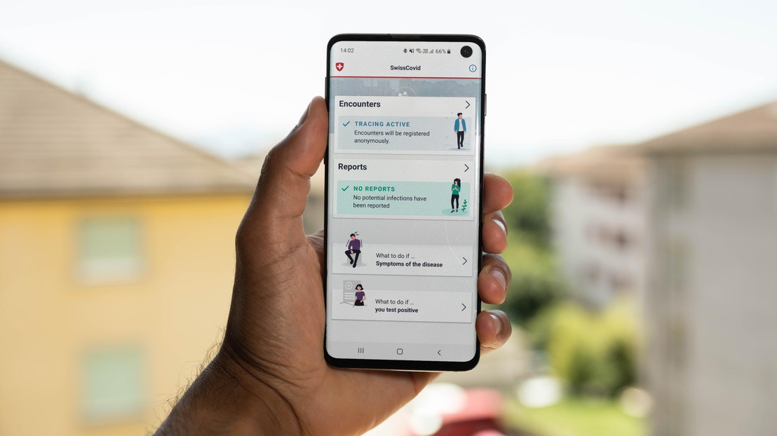 SwissCovid est disponible gratuitement sur les magasins d'applications. © EPFL / Jamani Caillet 2020
