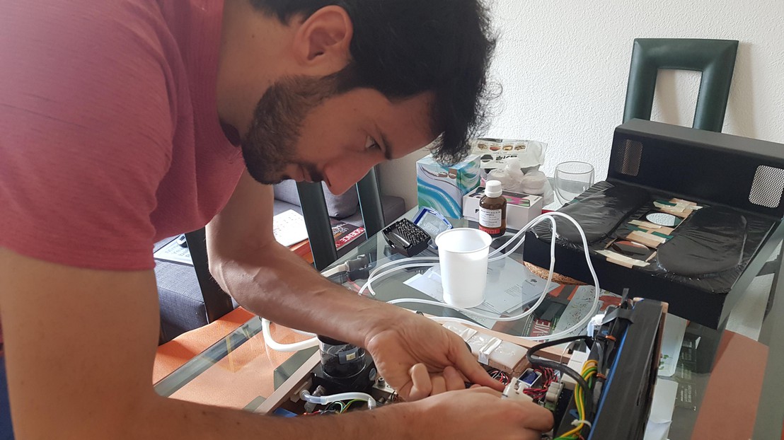 Simon Gallo working at home. Credit: S. Gallo (EPFL)