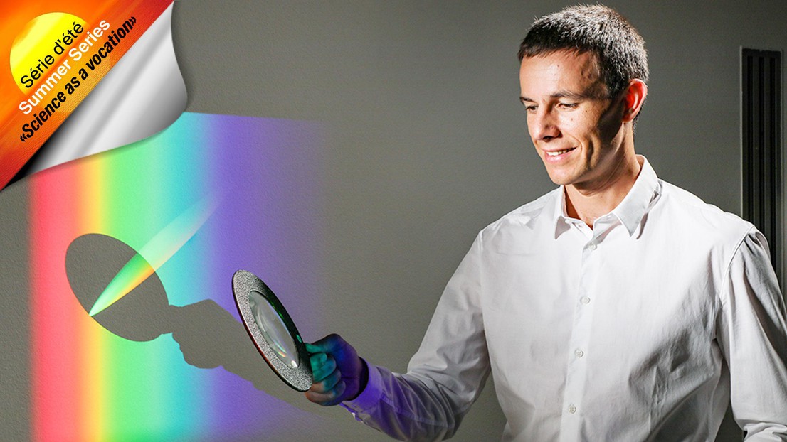 Christophe Galland, head of EPFL’s Laboratory of Quantum and Nano-Optics © Alain Herzog / 2020 EPFL | Special thanks to Pierre Wets and his team for the staging.