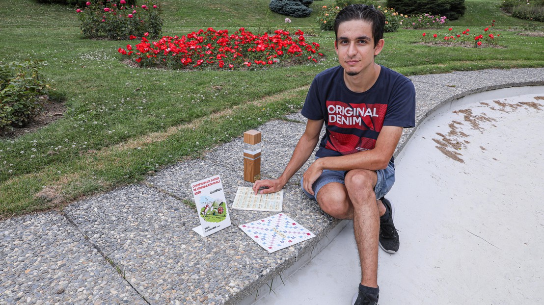 Roberto Seixas just added the 2020 Swiss Scrabble Championship trophy to his shelf. © 2020 EPFL