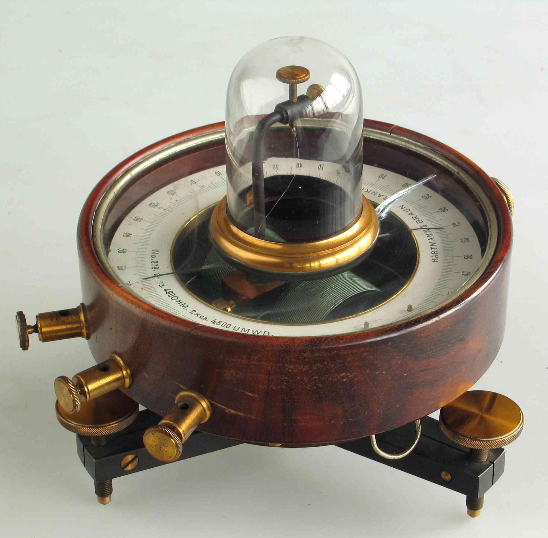 Take a virtual tour of the Collection of Scientific Instruments - EPFL