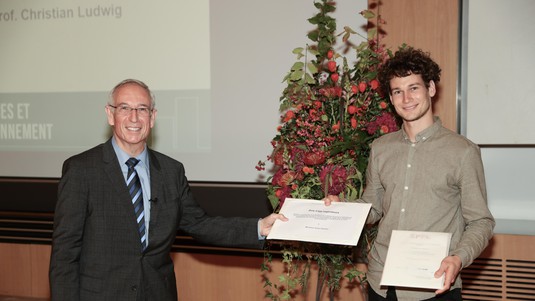 Simon Stocker reçoit le Prix CSD © G. Eaves / 2020 EPFL