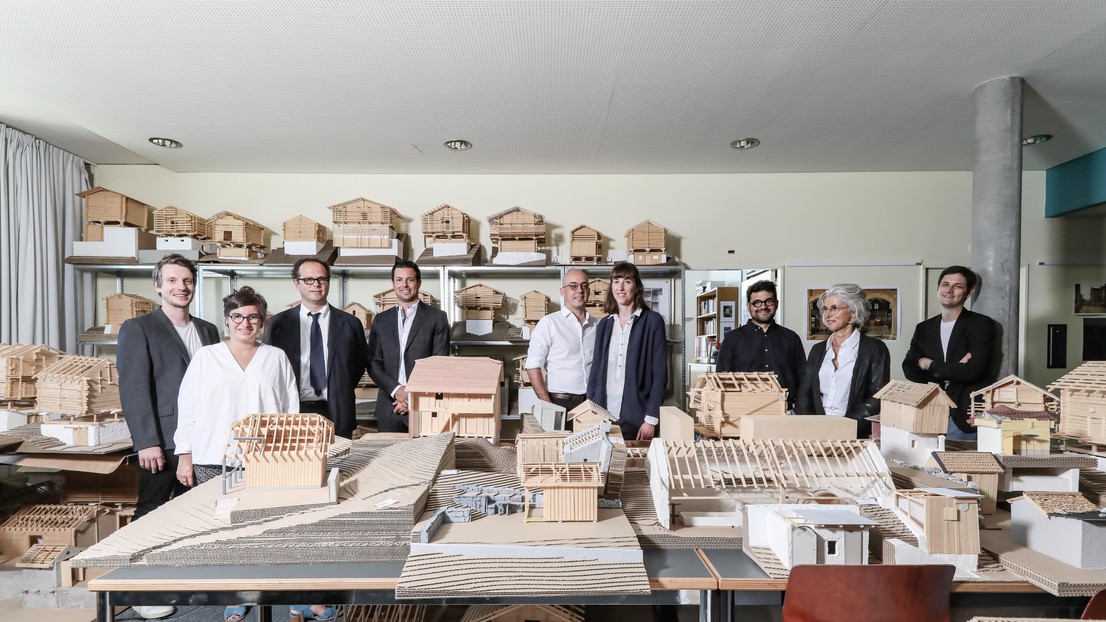 The team at the LAPIS with Nicola Braghieri (the third from the left) and Patrick Giromini (the third from the right) © Alain Herzog 2020 EPFL (picture was taken before the rules for face masks)