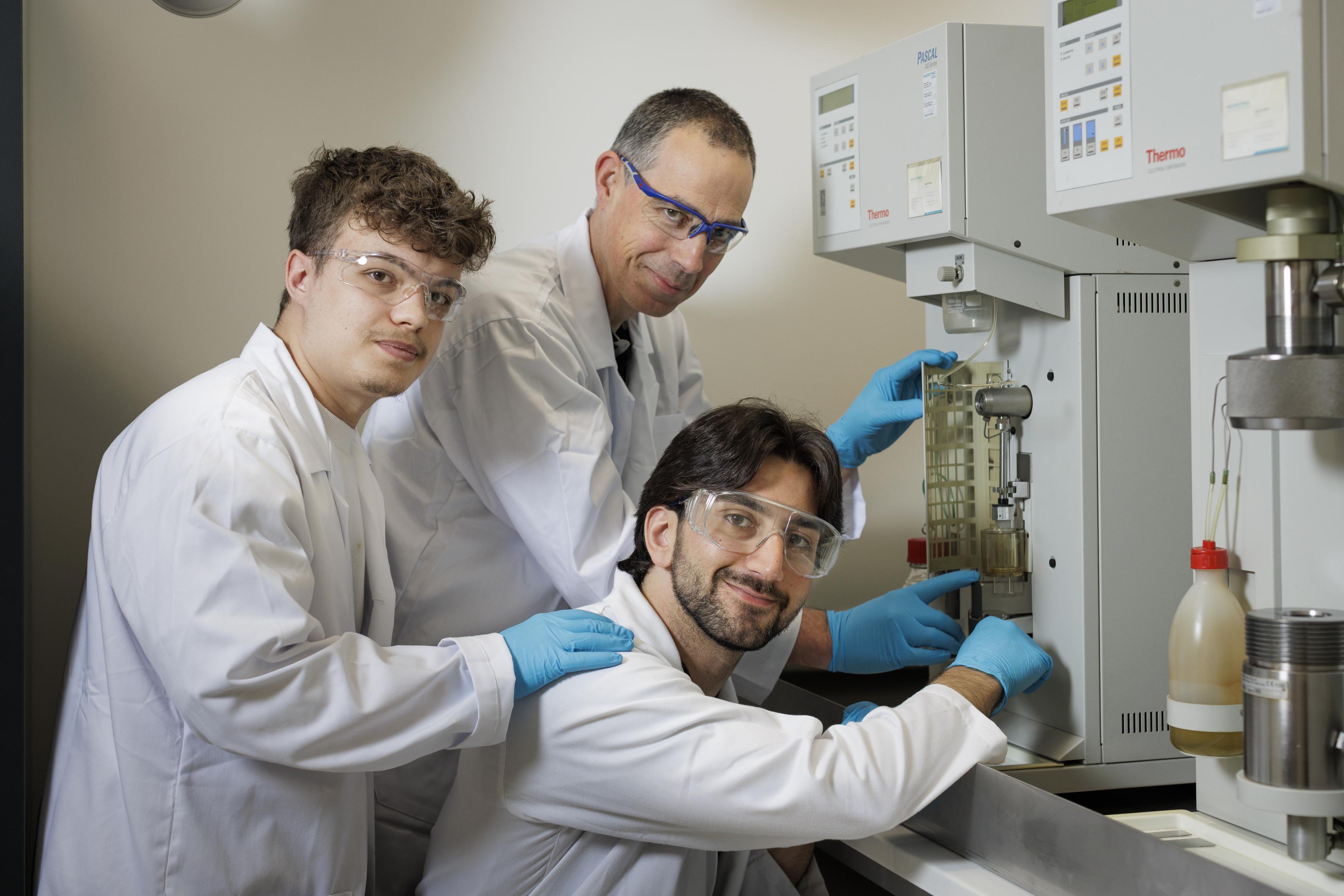 Julien with LMS' Technical Manager Patrick Dubey and Doctoral Assistant Alessandro Parziale (left to right) with the high-resolution porosimetry system.