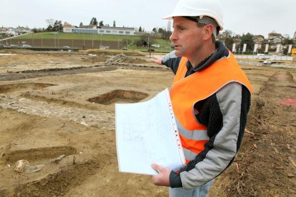 Christophe Henny, archéologue, sur le chantier de fouille. © Alain Herzog